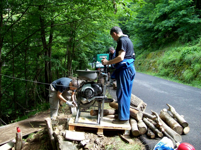  Image name: Persone081.JPG 
 width: 800 pixel 
 height: 600 pixel 
 Size: 560687 bytes 
 Click to enlarge 